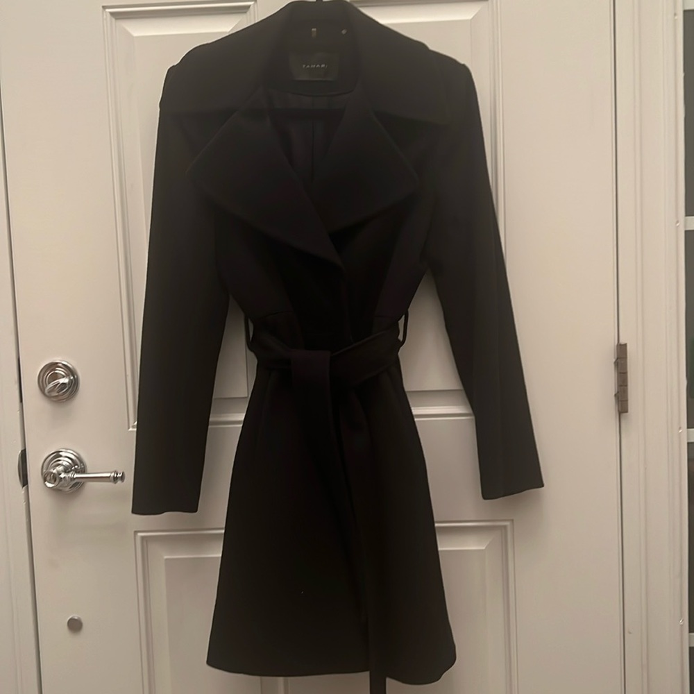 TAHARI SIZE 6 wool coat